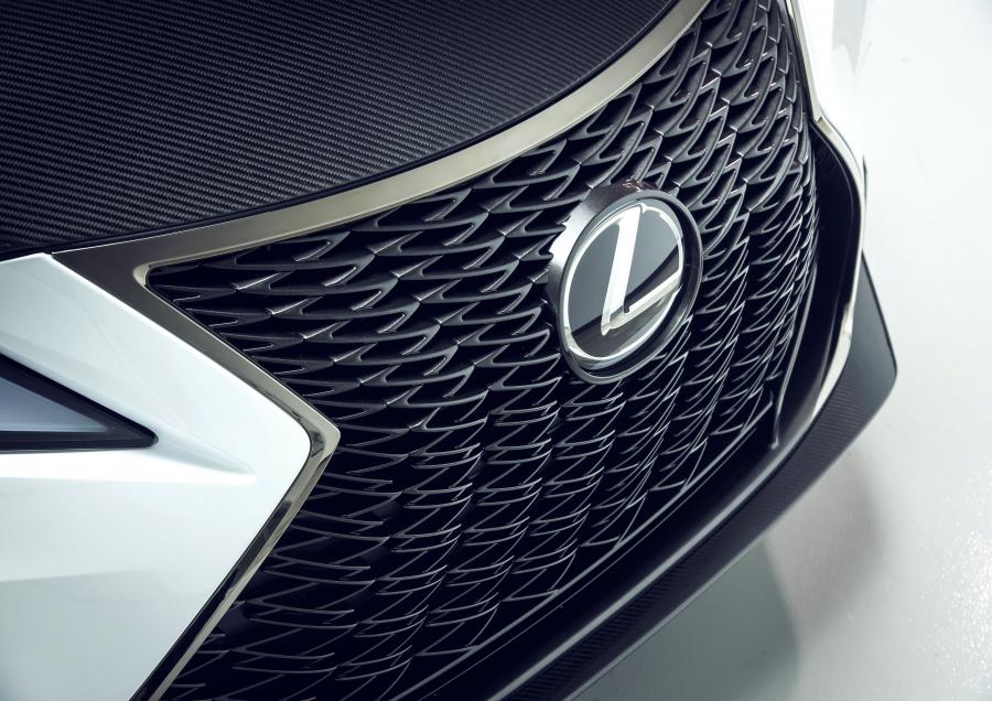 Детали экстерьера Lexus RC F Track Edition 2019 года  (NA) (фото 43 из 48)